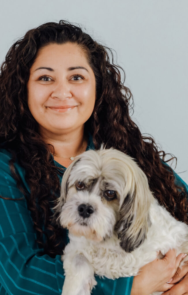 Clara Pelton, Palms & Paws